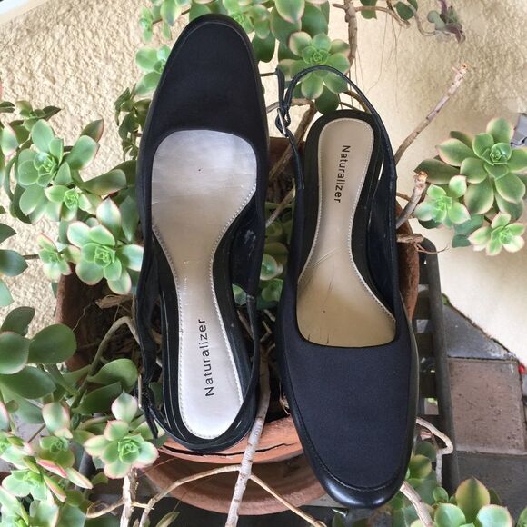 Naturalizer Slip-On Black 8 1/2 - Picture 1 of 7